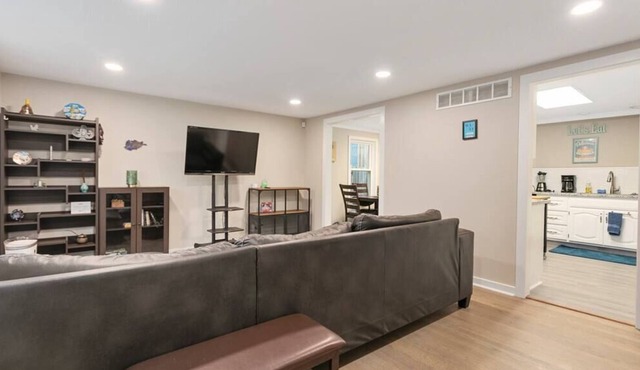 4BR Home Northland/Safe/Pets Welcome!