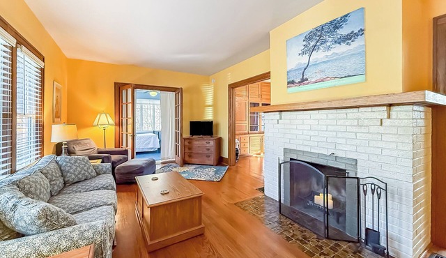 4BR home + parking, 1 block from campus