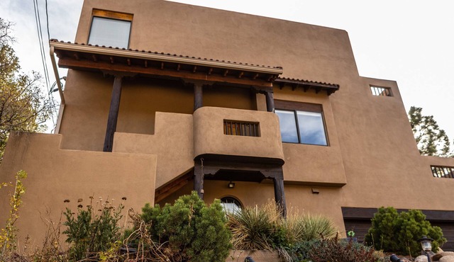4BR Home, Pikes Peak views and a 1 block walk to downtown Manitou Springs.