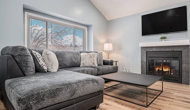 4BR Home With Dedicated Workspace & Wi-Fi