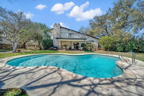 4BR Home with Pool Grill Sleeps 12 Near AFB