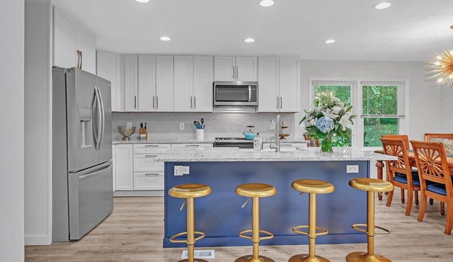4BR Home Yard, Patio, Near Beach and UNCW