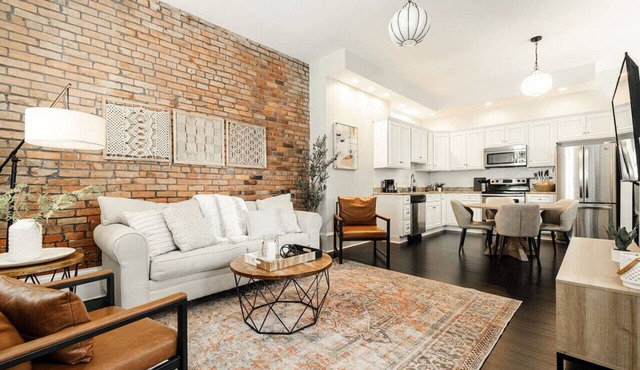 4BR House | City Views | Balconies | Walk to OTR