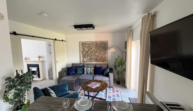 4BR House w/Garden & Parking