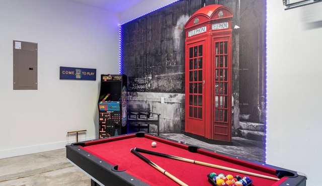 4BR Houston World Cup Retreat - Hot Tub, Game Room + Near NRG Stadium