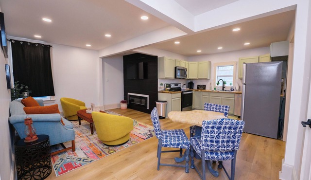 4BR Knoxville home close to downtown, UT & interstate! Free local gift cards!