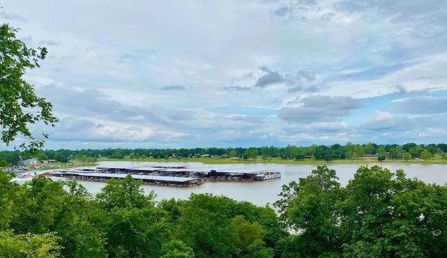 4BR Lakefront Home w/ a view! -Sleeps 9