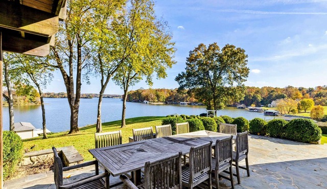 4BR Lakefront Lake Anna - Views, Boat Dock, Games