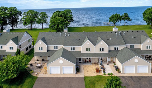 4BR Lakefront Townhome with Stunning Mille Lacs Lake Views in Onamia