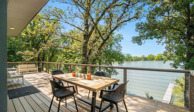 4BR Lakeside Luxury | Hot Tub | Gameroom | Firepit