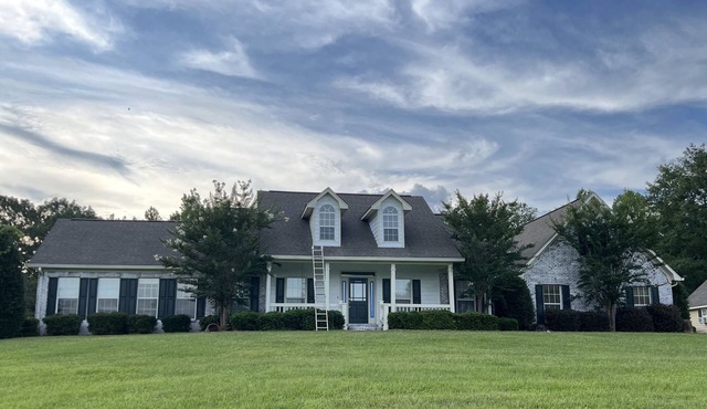 4BR Lakeside Villa. Minutes from Ole Miss campus and The Square