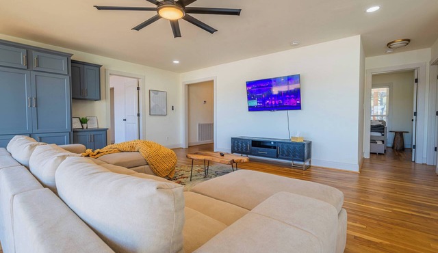 4BR Lakeview Game Room Hot Tub Fire Pit & Grill