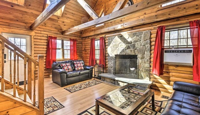 4BR Log Cabin Mountain Retreat Near Ski Slopes