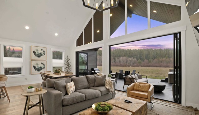 4BR Meadow Mt View, Hot Tub, Firepit, Chefs Kitch