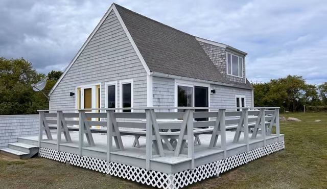 4BR Minister's Lot Beach Cottage
