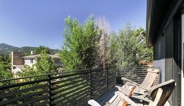 4BR Modern Gem with Flatiron Views & Hottub 1mile to Pearl, 1block to NoBo Park
