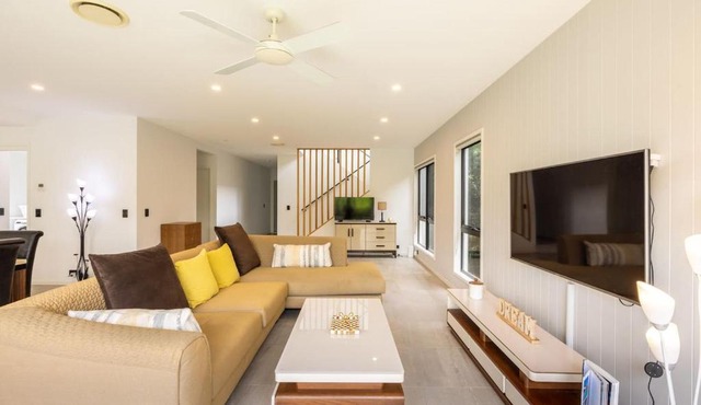 4BR Modern Home Near Parks and Dining with Outdoor Space