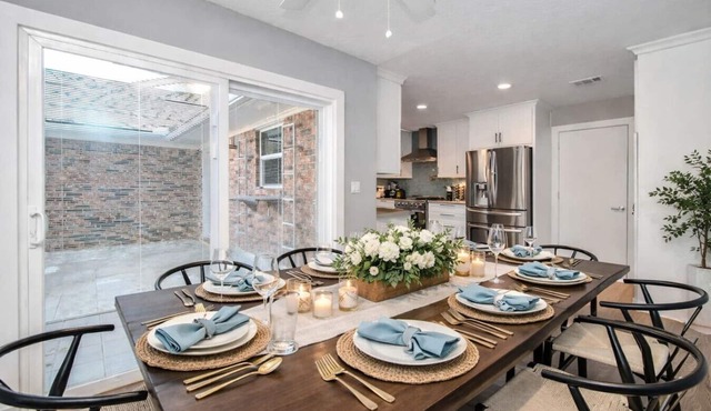 4BR NASA Retreat | Heated Pool & Jetted Hottub