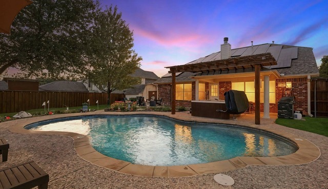 4BR Near AT&T Stadium |Pool,MiniGolf,Cinema