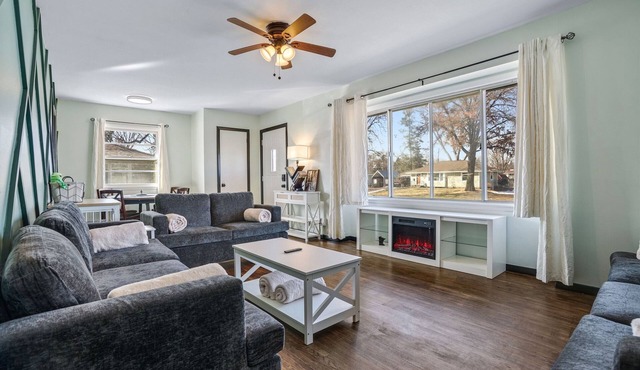 4BR Near MOA & MSP | Game Room + Fenced Yard, Group Ready - Parking for 4 cars