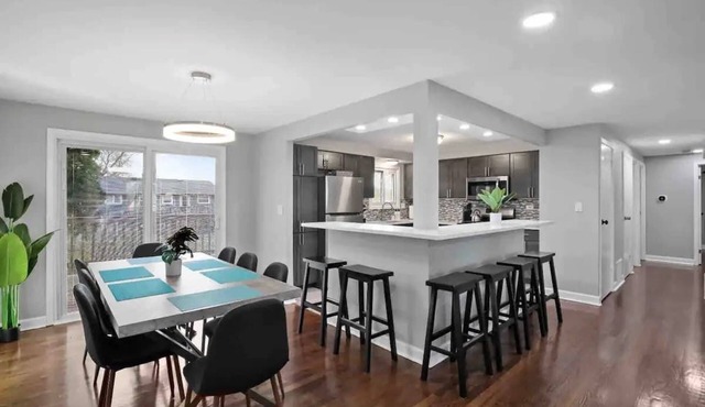 4BR Near Woodfield Mall & Metra | LCP Collection