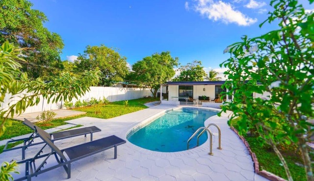 4BR North Miami Retreat | Pool & Patio