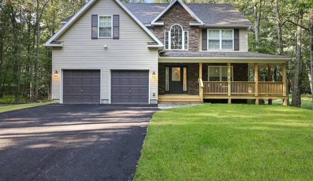 4BR Oasis w/Hot Tub, Sauna, Game Room & Firepit