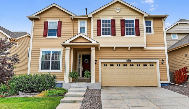 4BR+ Office+Softball+snow+1hr to ski + Tesla charger. Parking garage
