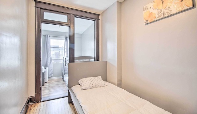 4BR+Parking central townhouse walk to metro&shops
