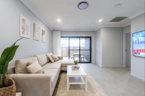 4BR Peaceful Suburban Retreat in Spring Mountains - with Parking