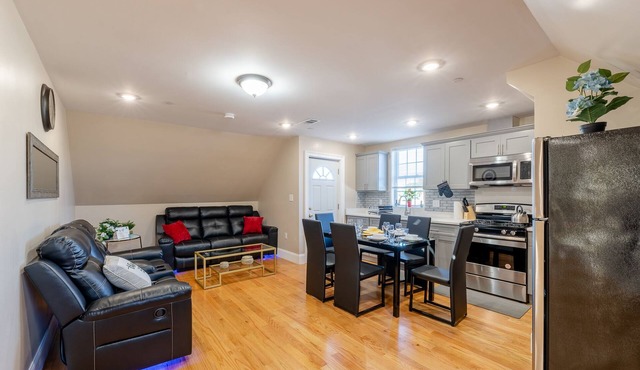 4BR pet-friendly Boston home w/parking — 5 min to Franklin Park Zoo