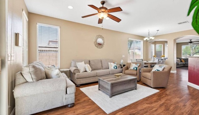 4BR Phoenix Stay | Sleeps 10 | Pet-Friendly
