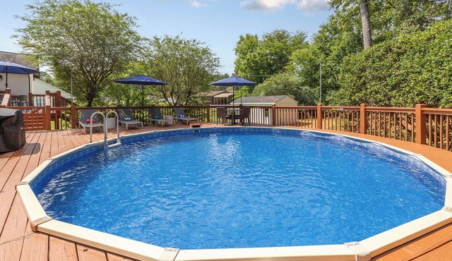4BR Pineville Retreat - Private Pool - Fire Pit - Near Carowinds & Charlotte