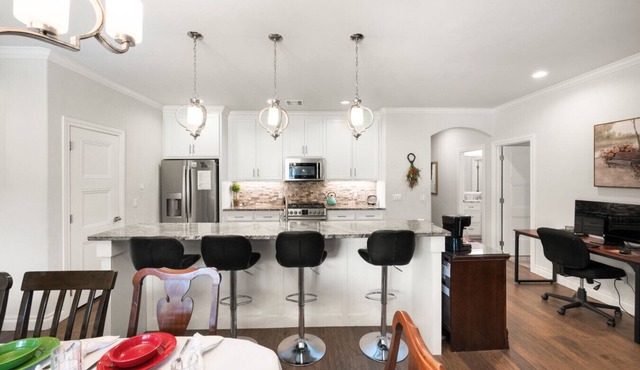 4BR Plaza District Home | Games | Near Downtown