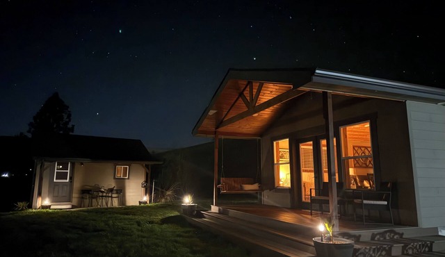 4BR Ranch Retreat w/Hot Tub & Senic Valley Views + Mini House Add-On