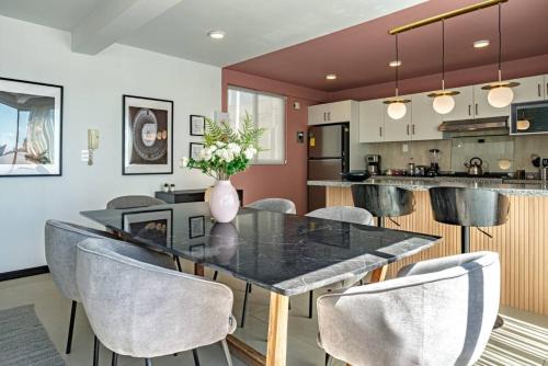 4BR Residence for 10 Terrace Living in Roma Norte