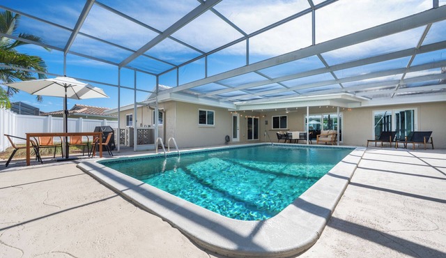 4BR Retreat Near Siesta Key with private pool