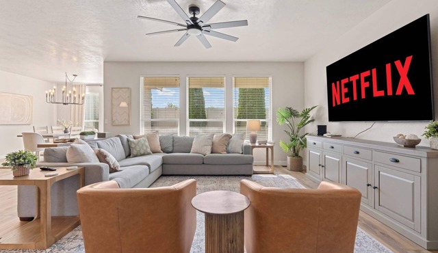 4BR Retreat on Greenbelt and Pond Sleeps 12