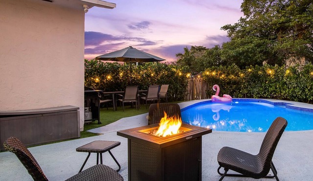 4BR retreat w/heated pool, backyard & BBQ grill