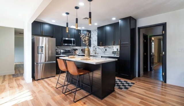 4BR Retreat w/Jacuzzi, BBQ & Near Vegas Strip