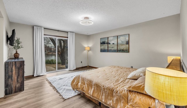 4BR Retreat w/KING Bed, Hot Tub & Prime Location