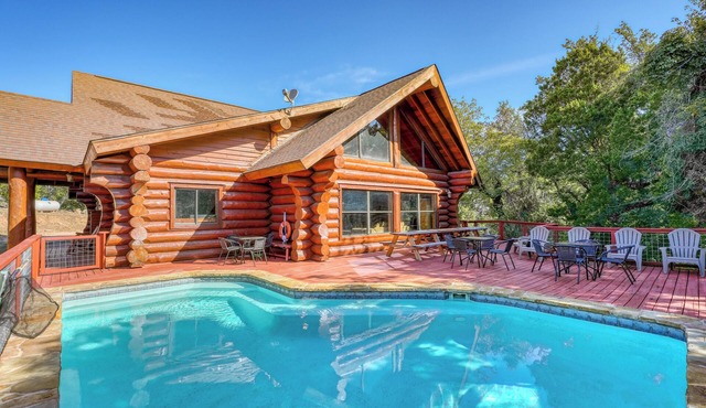 4BR Retreat w/pool- pool table Wheelchair Acc
