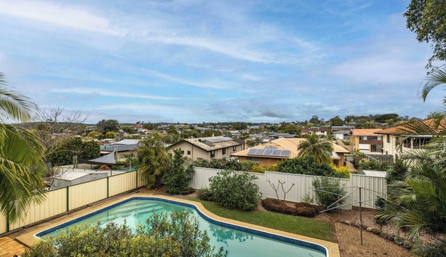 4BR Retreat with Pool & Scenic High Steps View