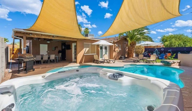 4BR Scottsdale Tempe Oasis! Heated Pool & Hot Tub!
