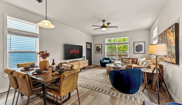 4BR, Shuffleboard, Deck, EV Charger, Pets Okay!
