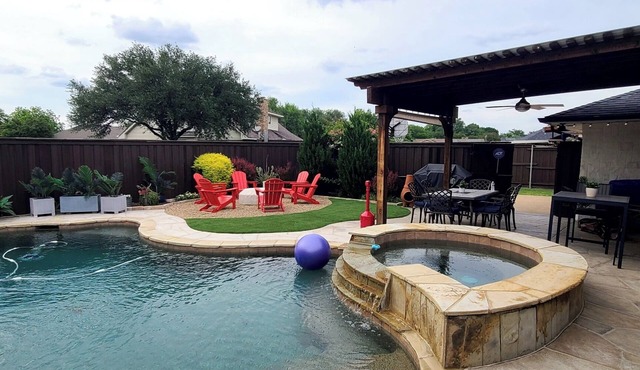 4BR Sleeps 10/2.5 baths w/Pool, Grill, Air Hockey