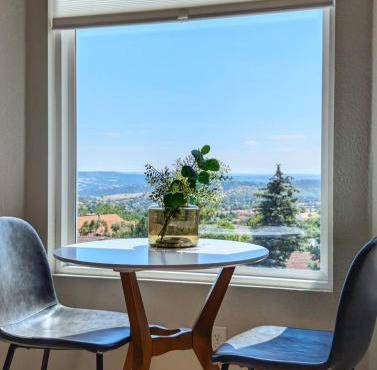 4BR-Sleeps 10-Hot Tub-Air Hockey-Gorgeous Views