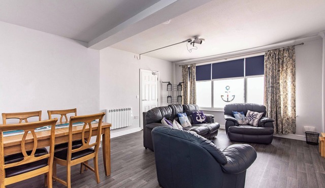 4BR Sleeps 10 Near City Centre