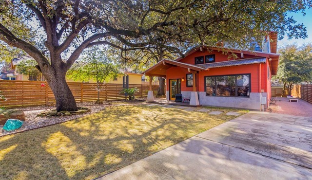 4BR South Congress Area | Local Art, Screened Porch | Walk to SoCo