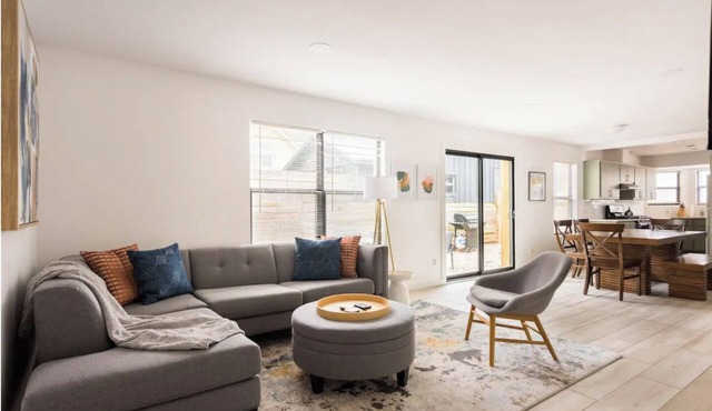 4BR Spacious East Austin Home, 10 min to Downtown